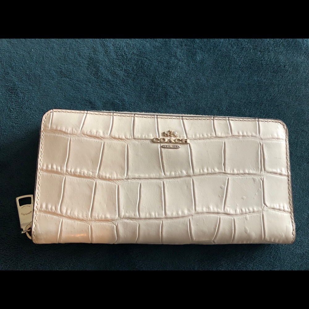 Coach Zippy Wallet